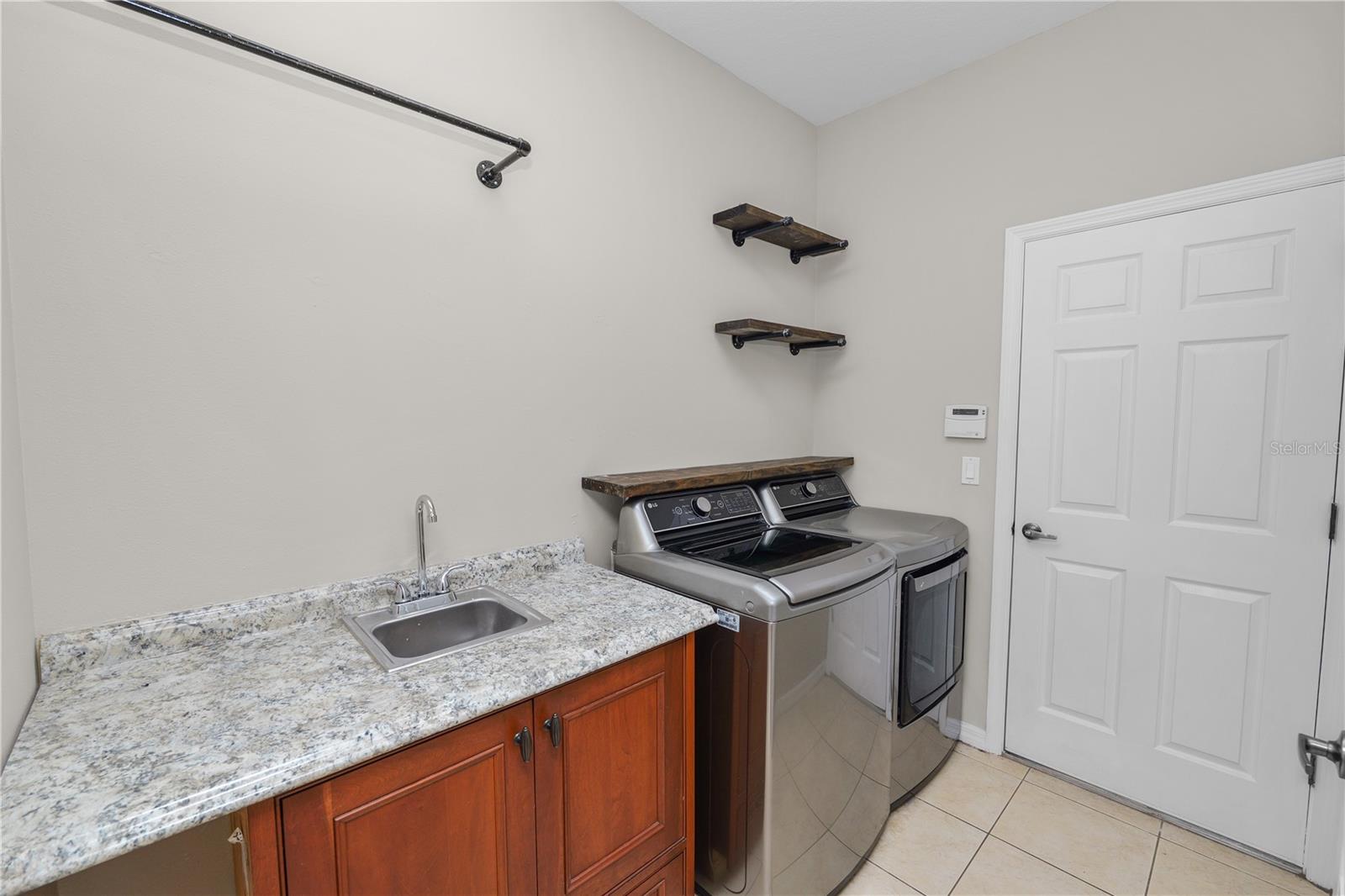 OAK LANDING - Residential