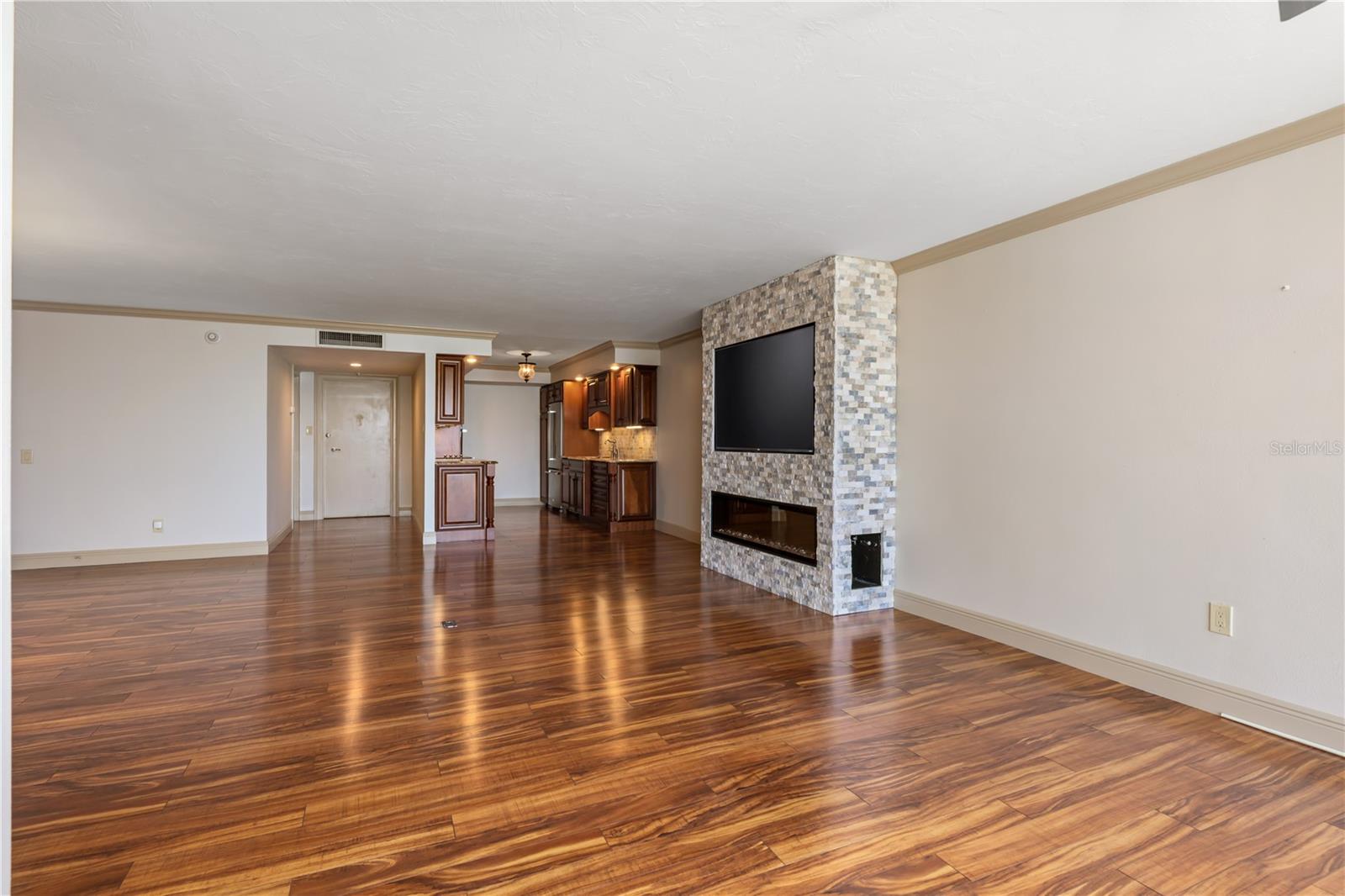 REGENCY HOUSE - Residential