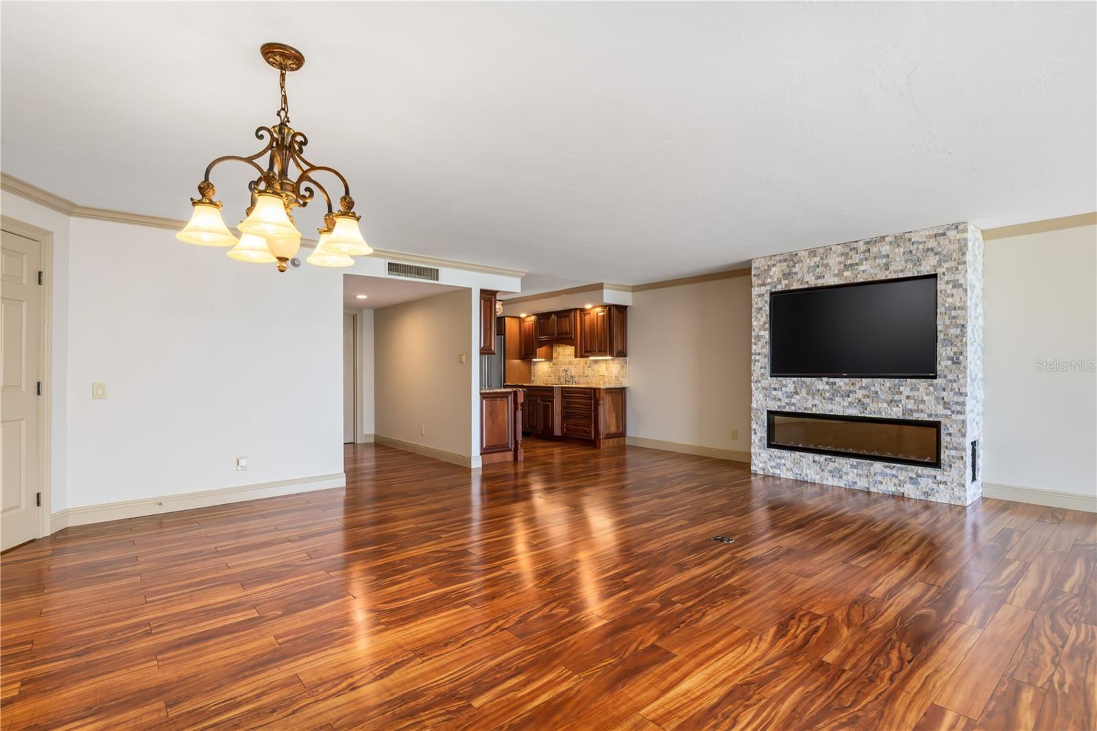 REGENCY HOUSE - Residential
