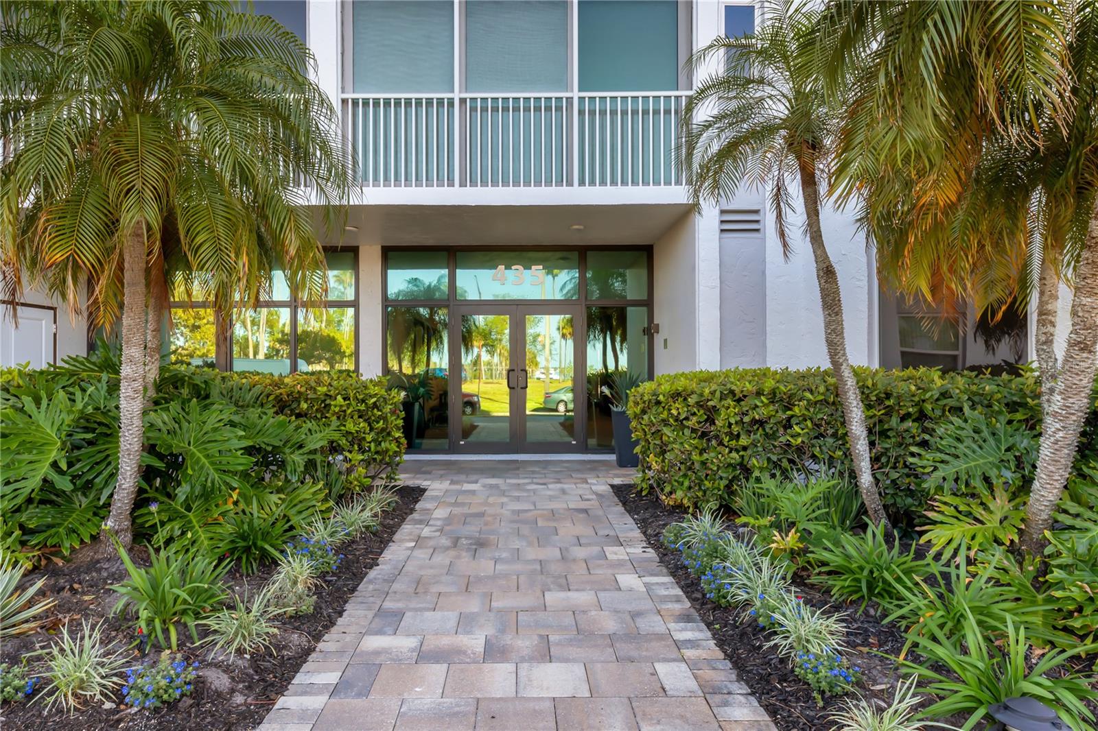 REGENCY HOUSE - Residential