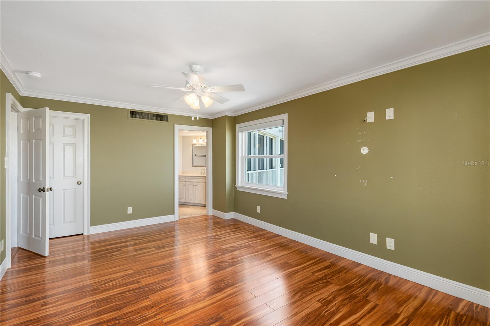 REGENCY HOUSE - Residential