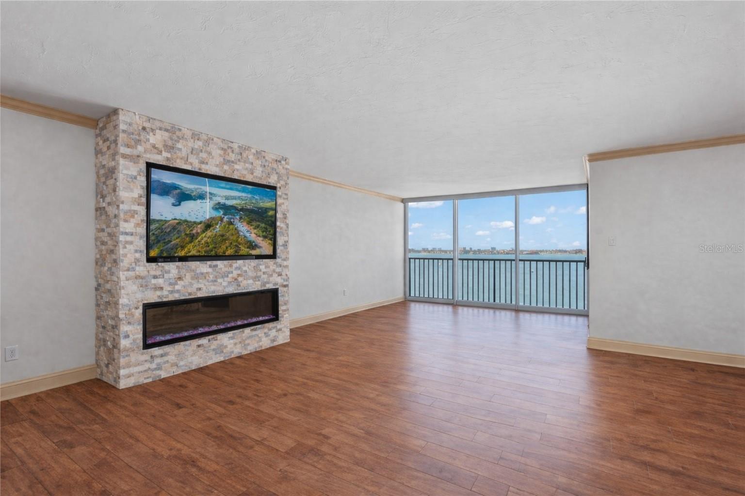 REGENCY HOUSE - Residential