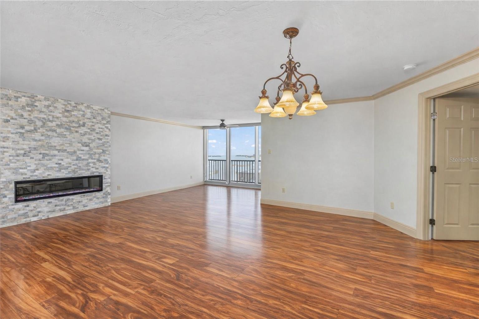 REGENCY HOUSE - Residential