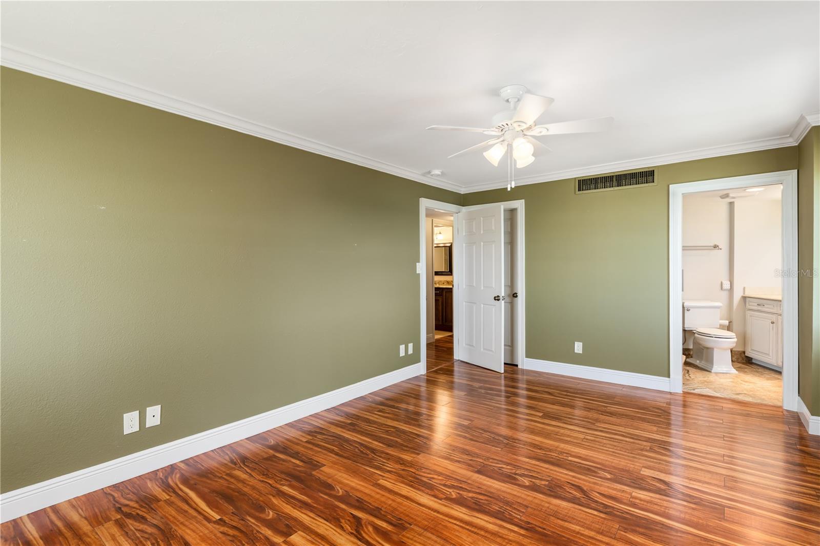REGENCY HOUSE - Residential