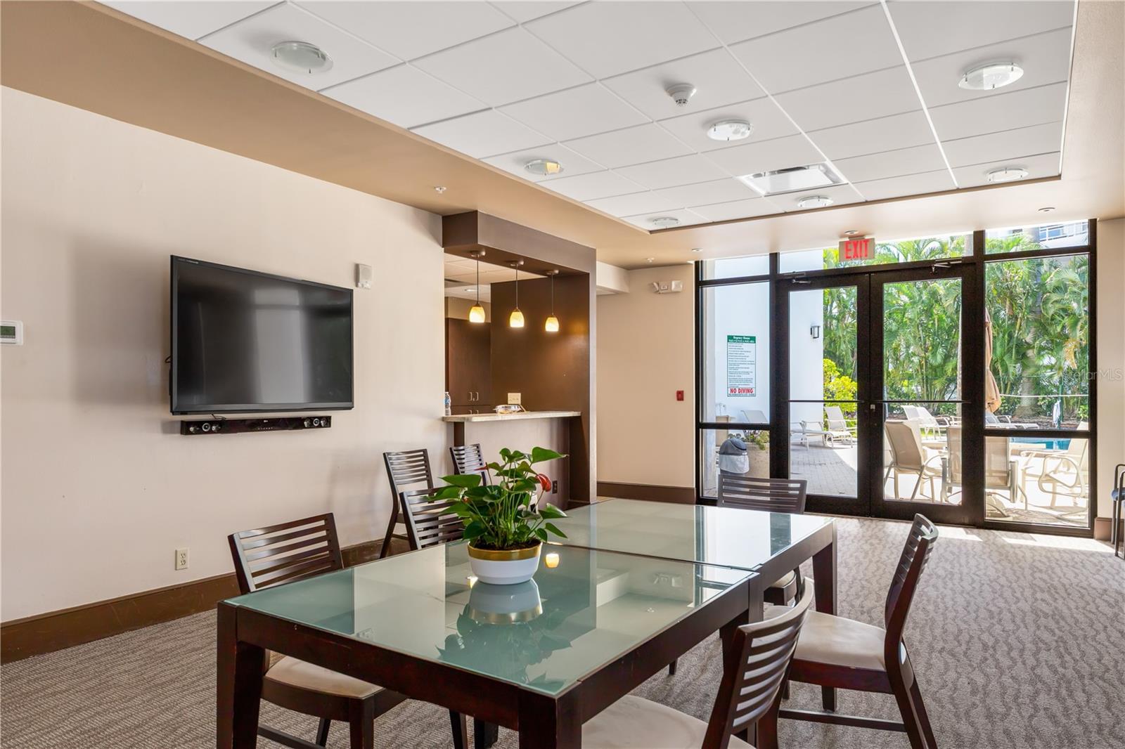 REGENCY HOUSE - Residential