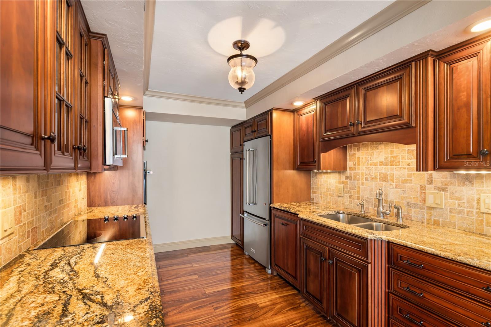 REGENCY HOUSE - Residential