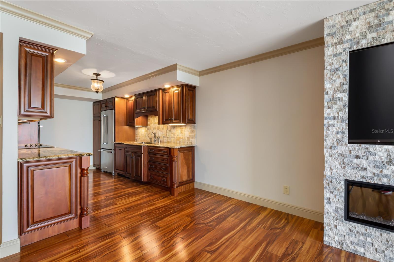 REGENCY HOUSE - Residential