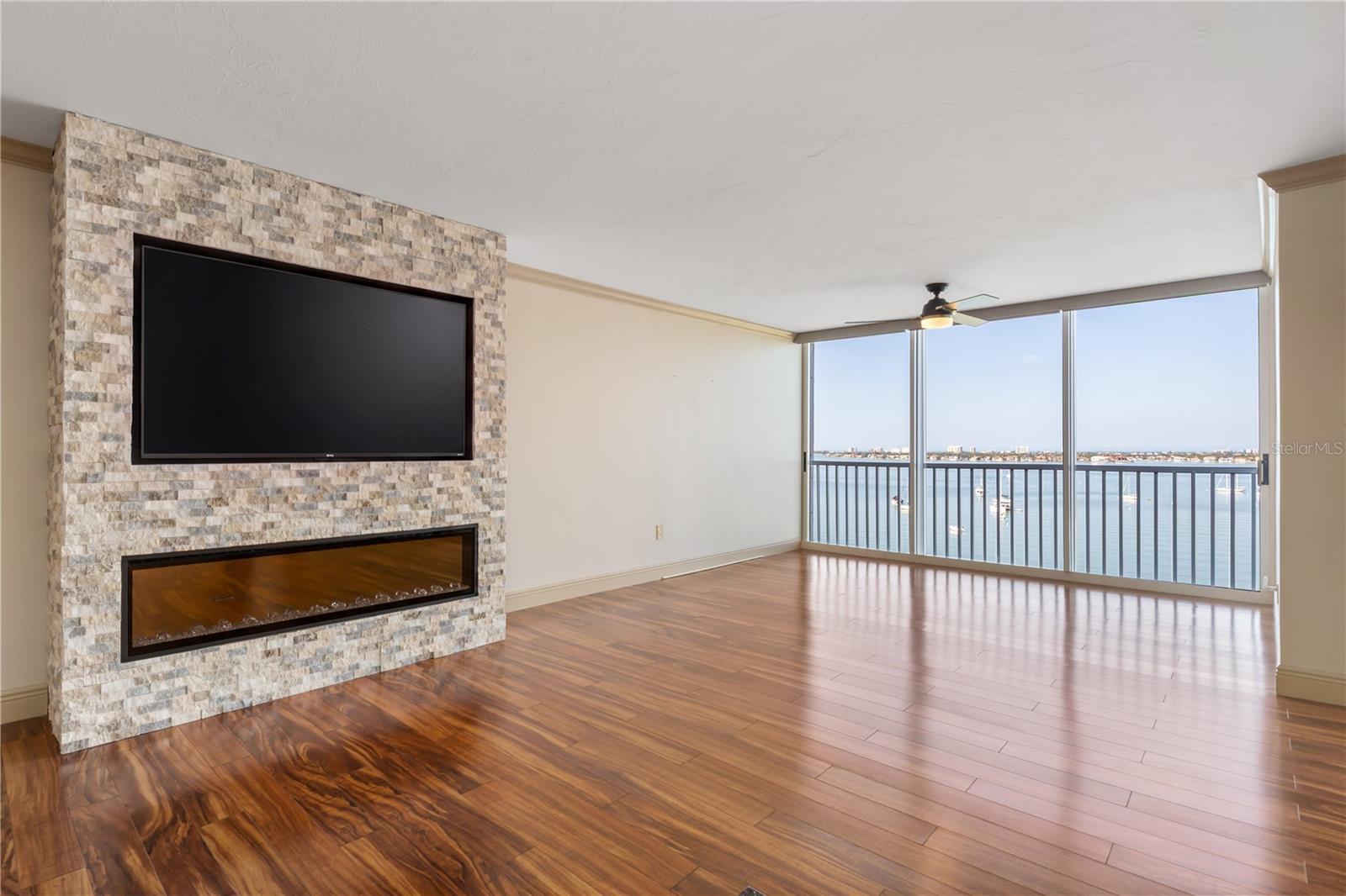 REGENCY HOUSE - Residential