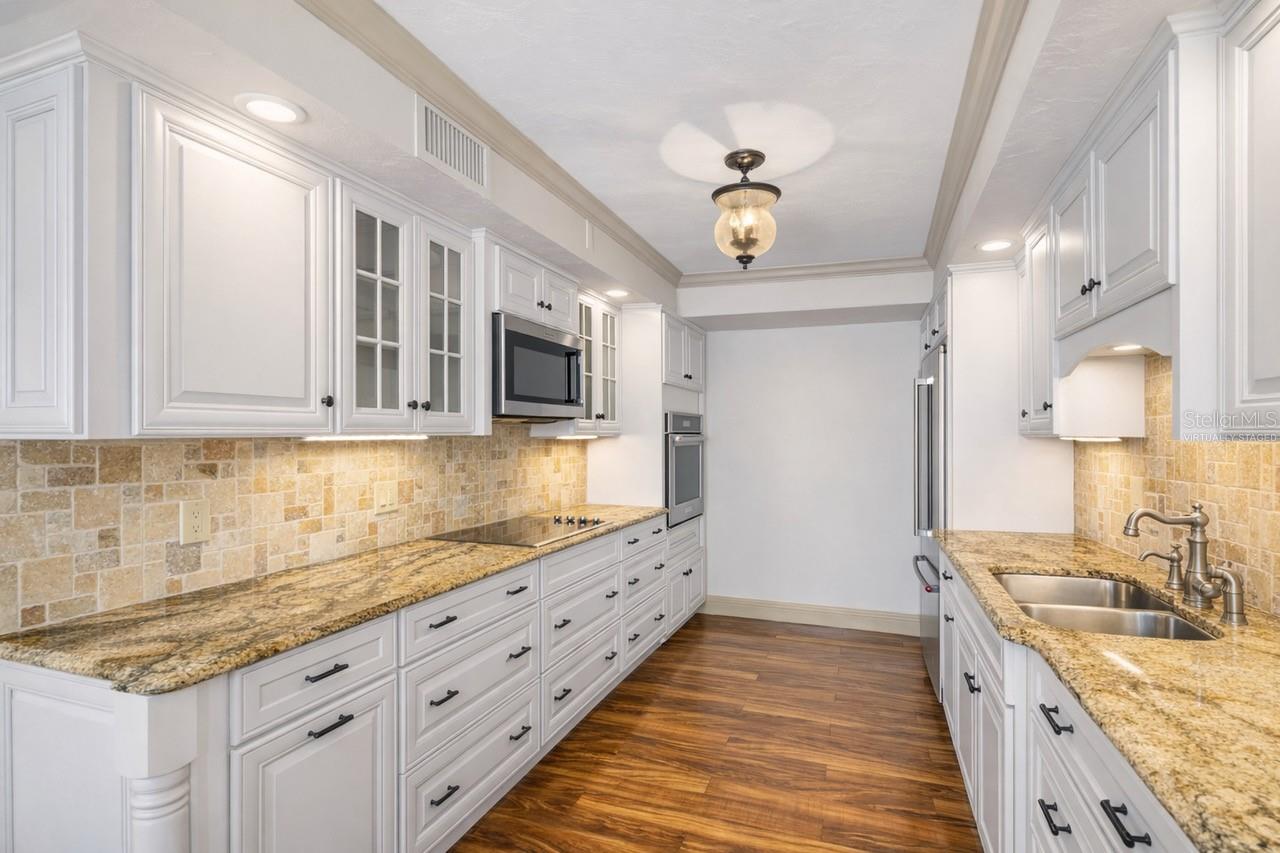 REGENCY HOUSE - Residential