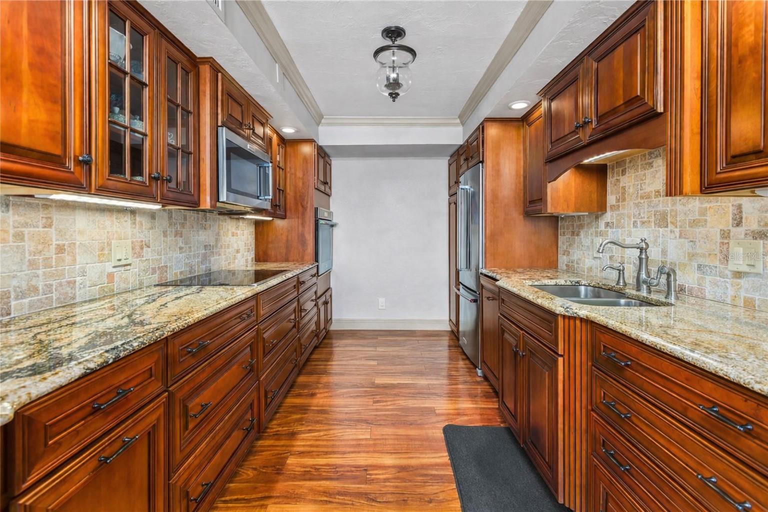 REGENCY HOUSE - Residential