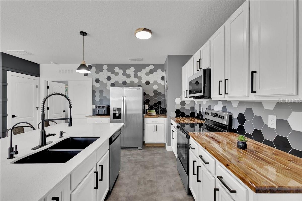 6763 GRACE HAMMOCK ROAD