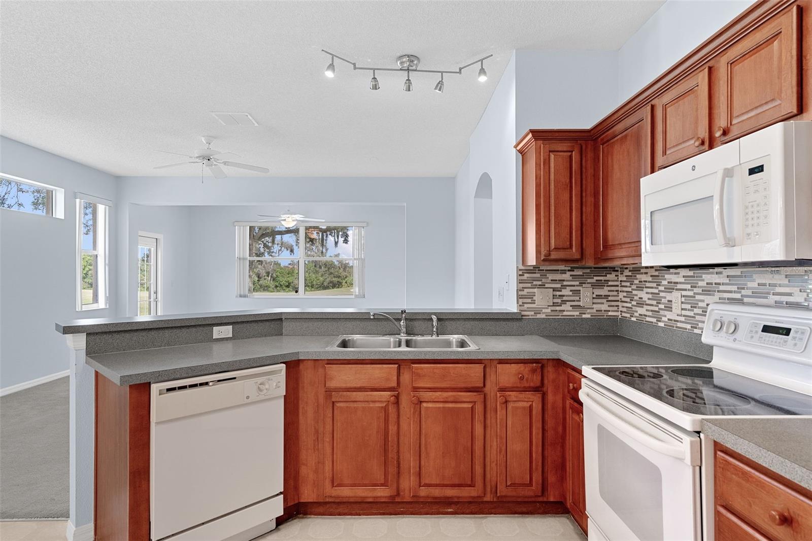 ACADIA II CONDOMINUM - Residential