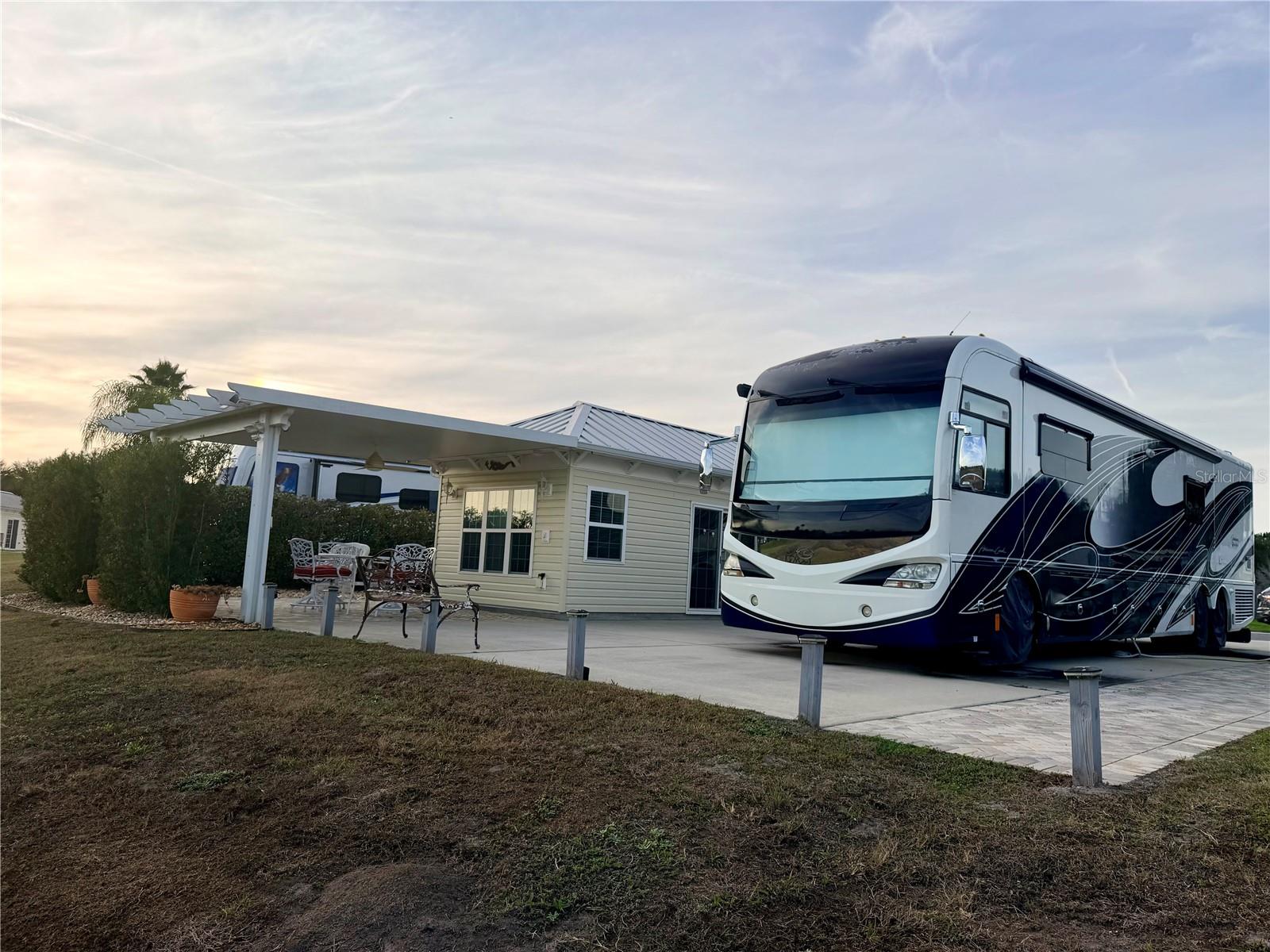 FLORIDA GRANDE MOTOR COACH RESIDENCE - Land