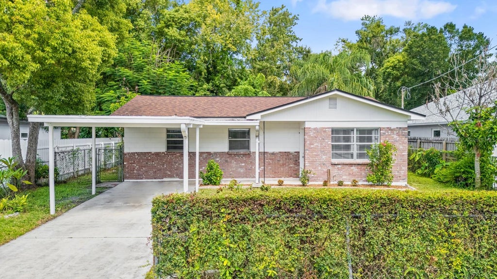 Photo of 1713 W Atkinson Street, Tampa, FL 33604 (MLS # TB8551755)