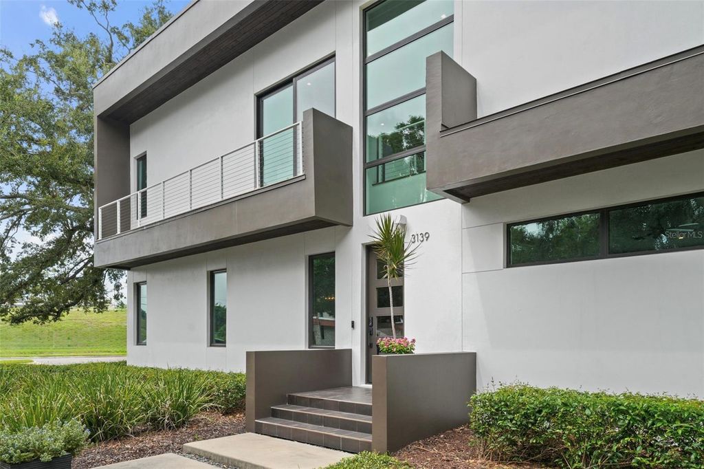 Photo of 3139 W Waverly Avenue, Tampa, FL 33629 (MLS # TB8428893)