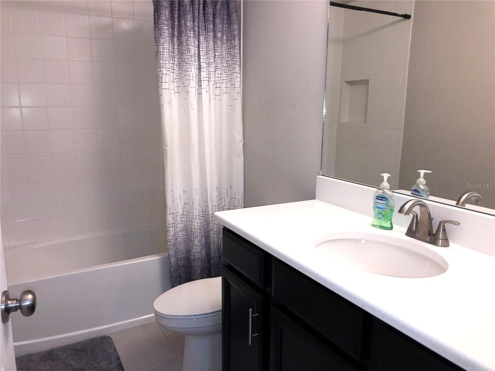ARTISAN LAKES PRCL J PH I & II - Residential Lease