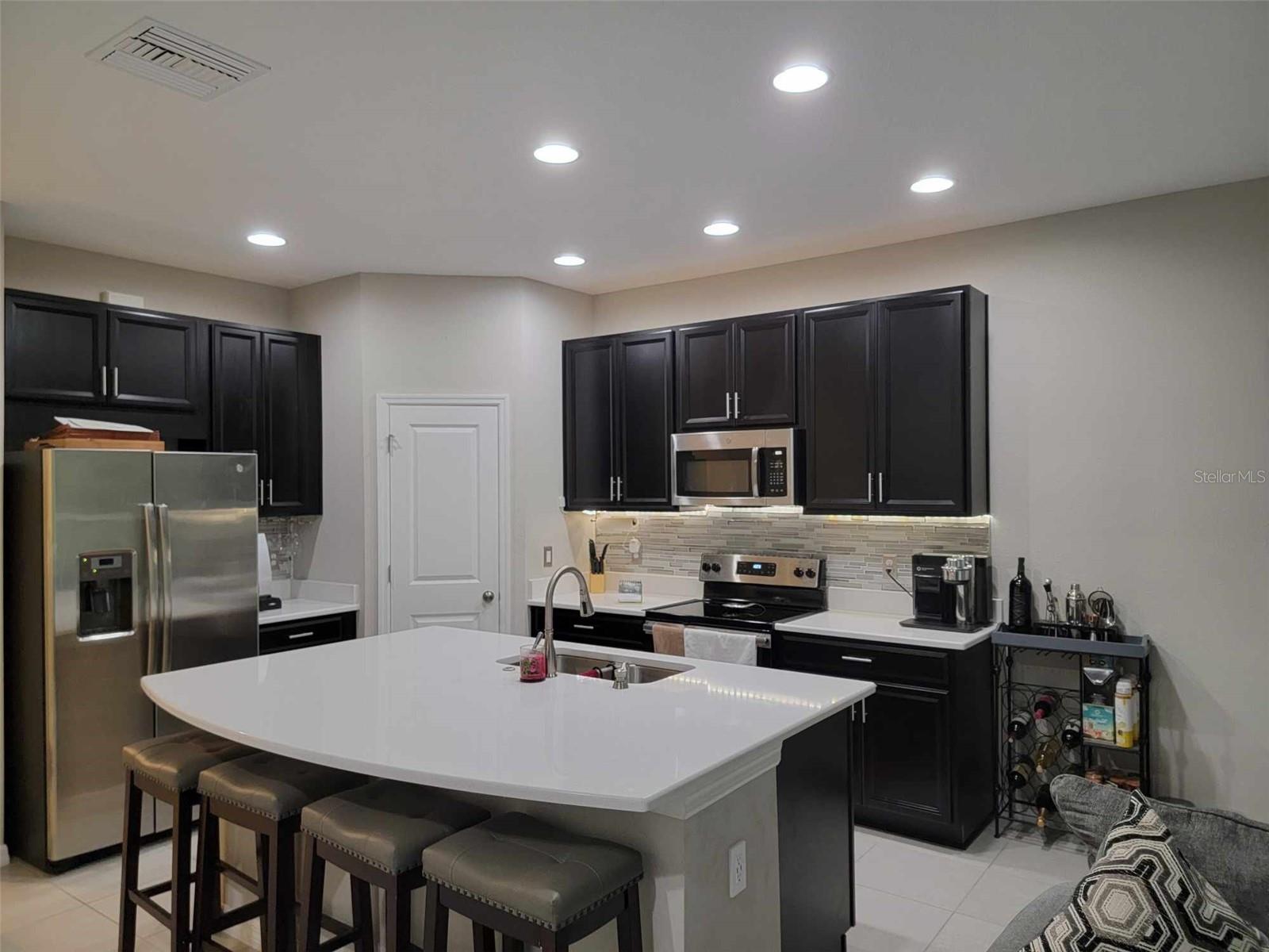 ARTISAN LAKES PRCL J PH I & II - Residential Lease