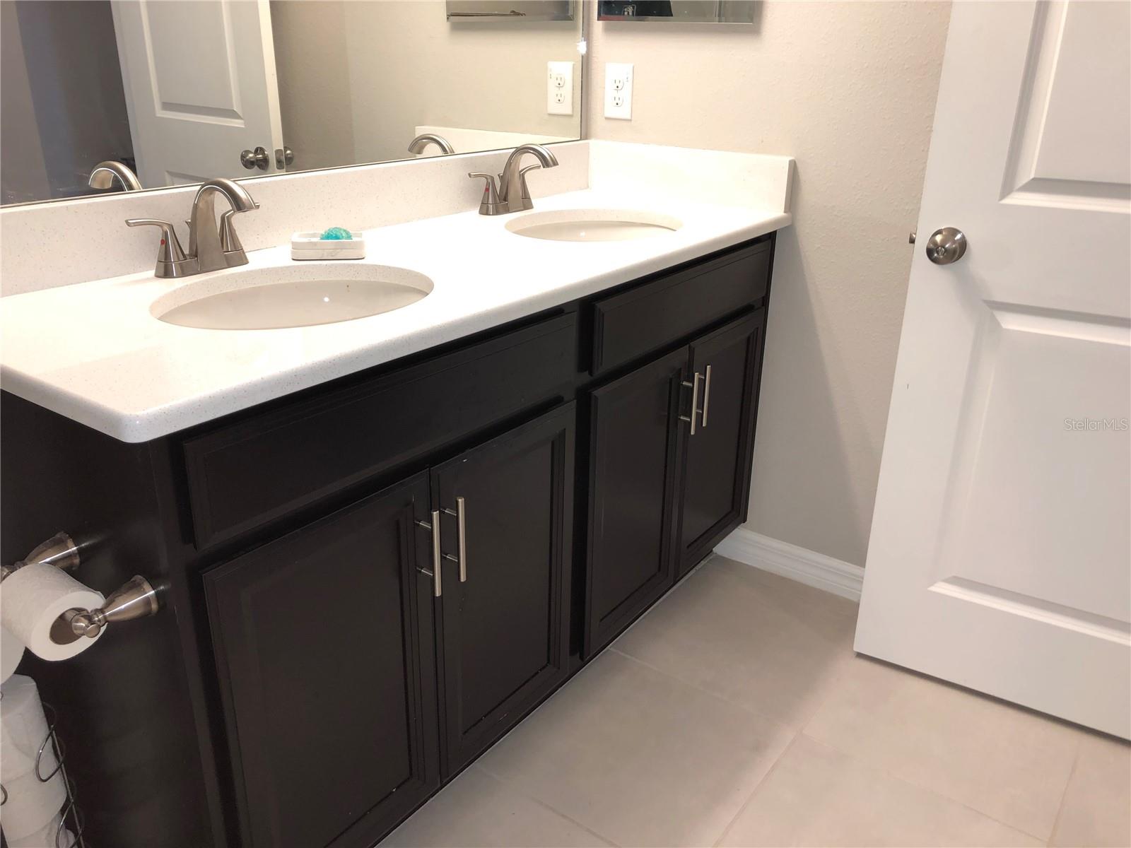 ARTISAN LAKES PRCL J PH I & II - Residential Lease