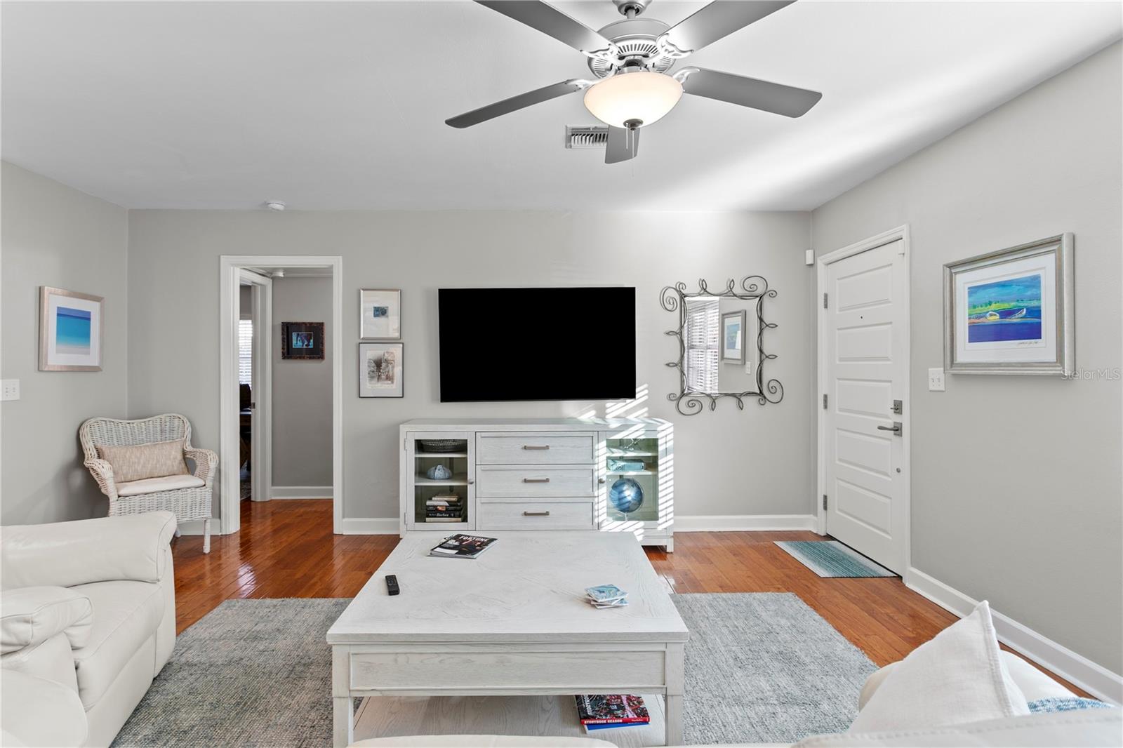 4215 W PALMIRA AVENUE