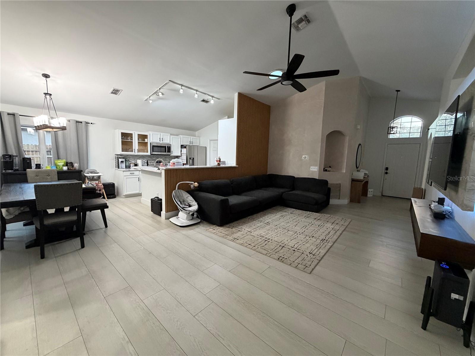 COUNTRY CLUB PARK - Residential