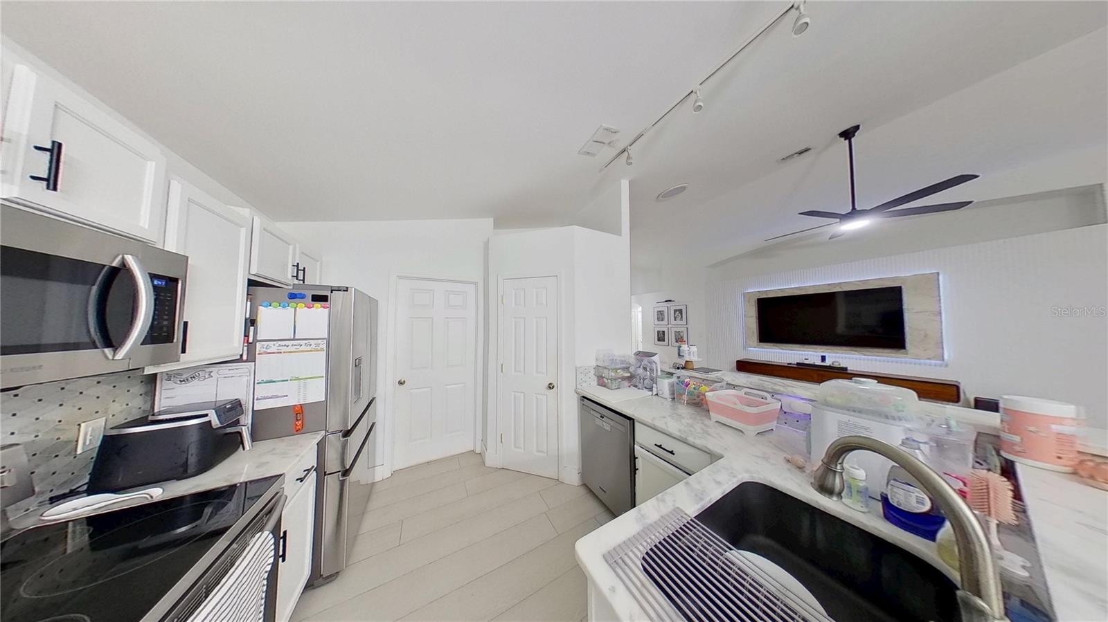 COUNTRY CLUB PARK - Residential