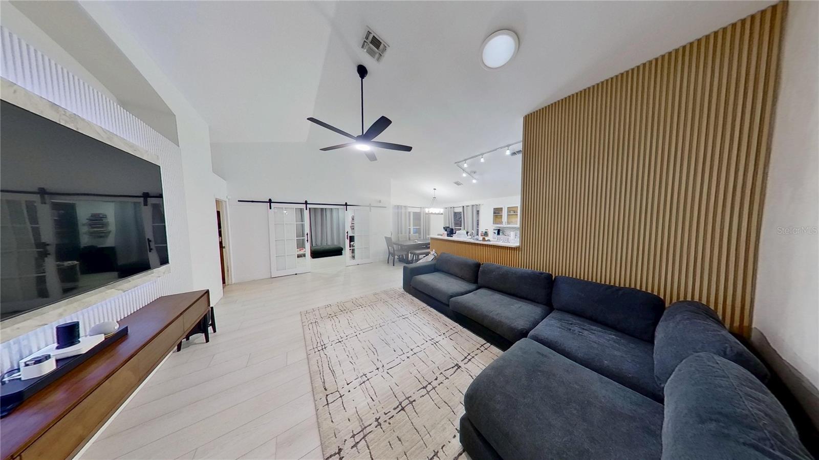 COUNTRY CLUB PARK - Residential