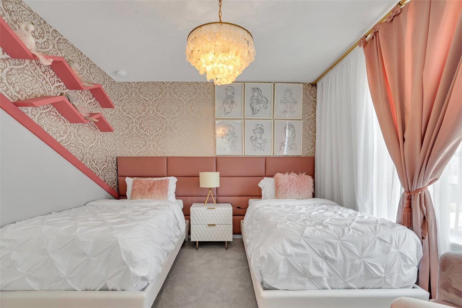 WINDSOR AT WESTSIDE - Residential