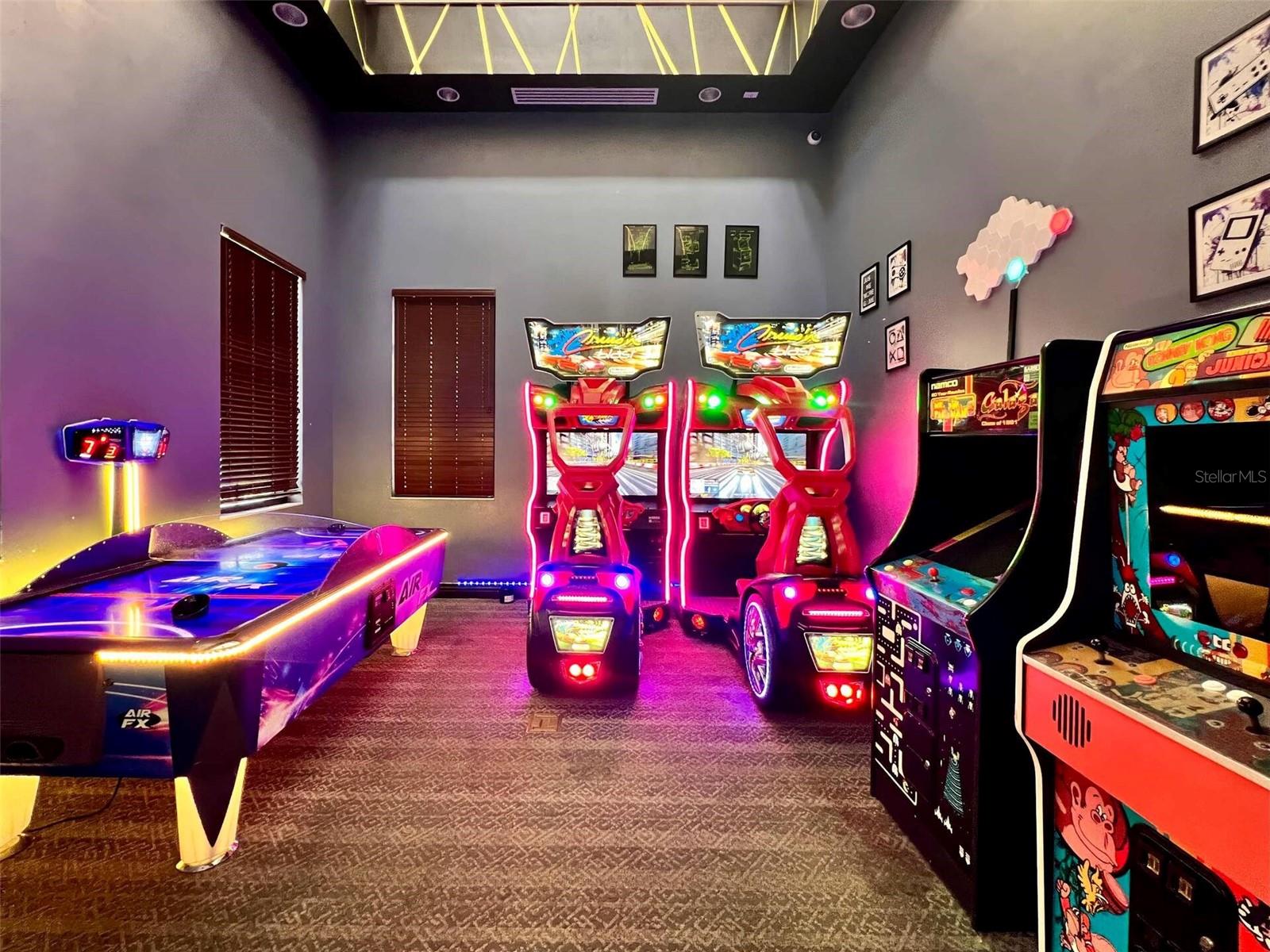 WINDSOR AT WESTSIDE - Residential