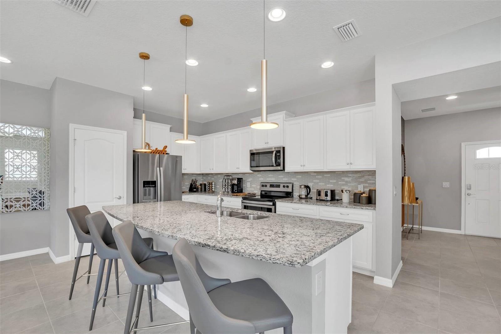 WINDSOR AT WESTSIDE - Residential