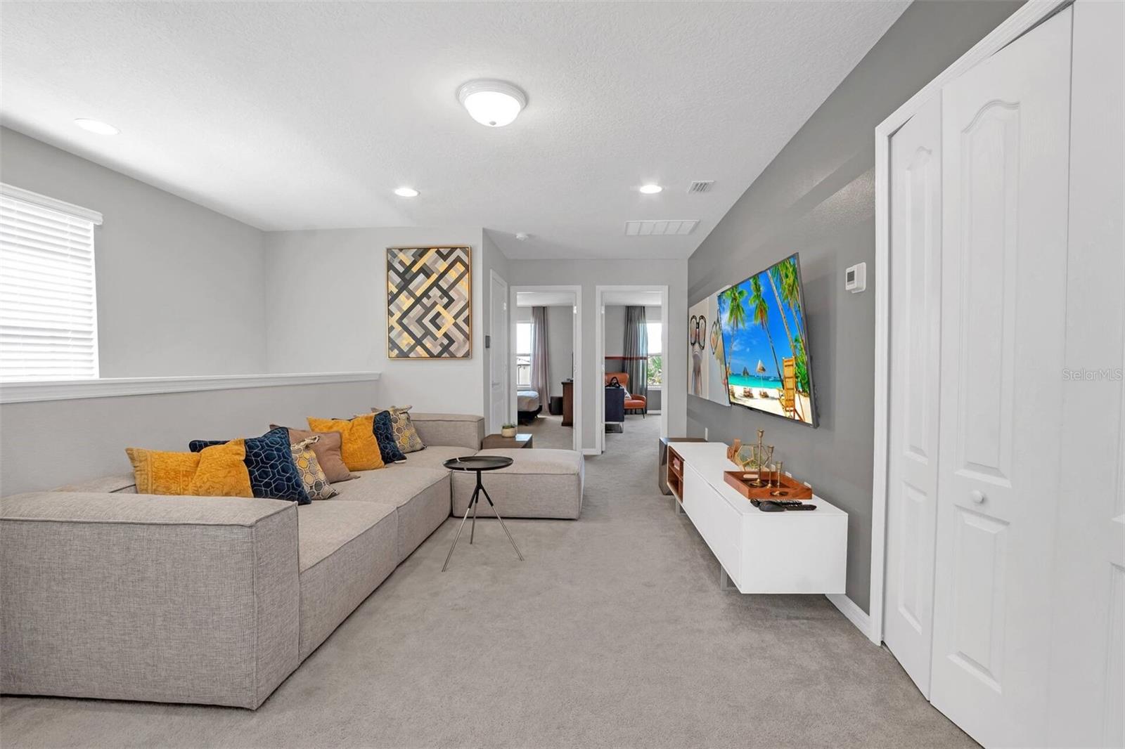 WINDSOR AT WESTSIDE - Residential