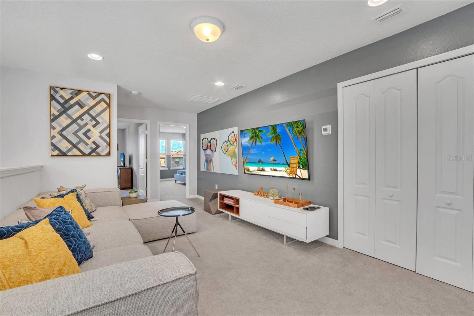 WINDSOR AT WESTSIDE - Residential