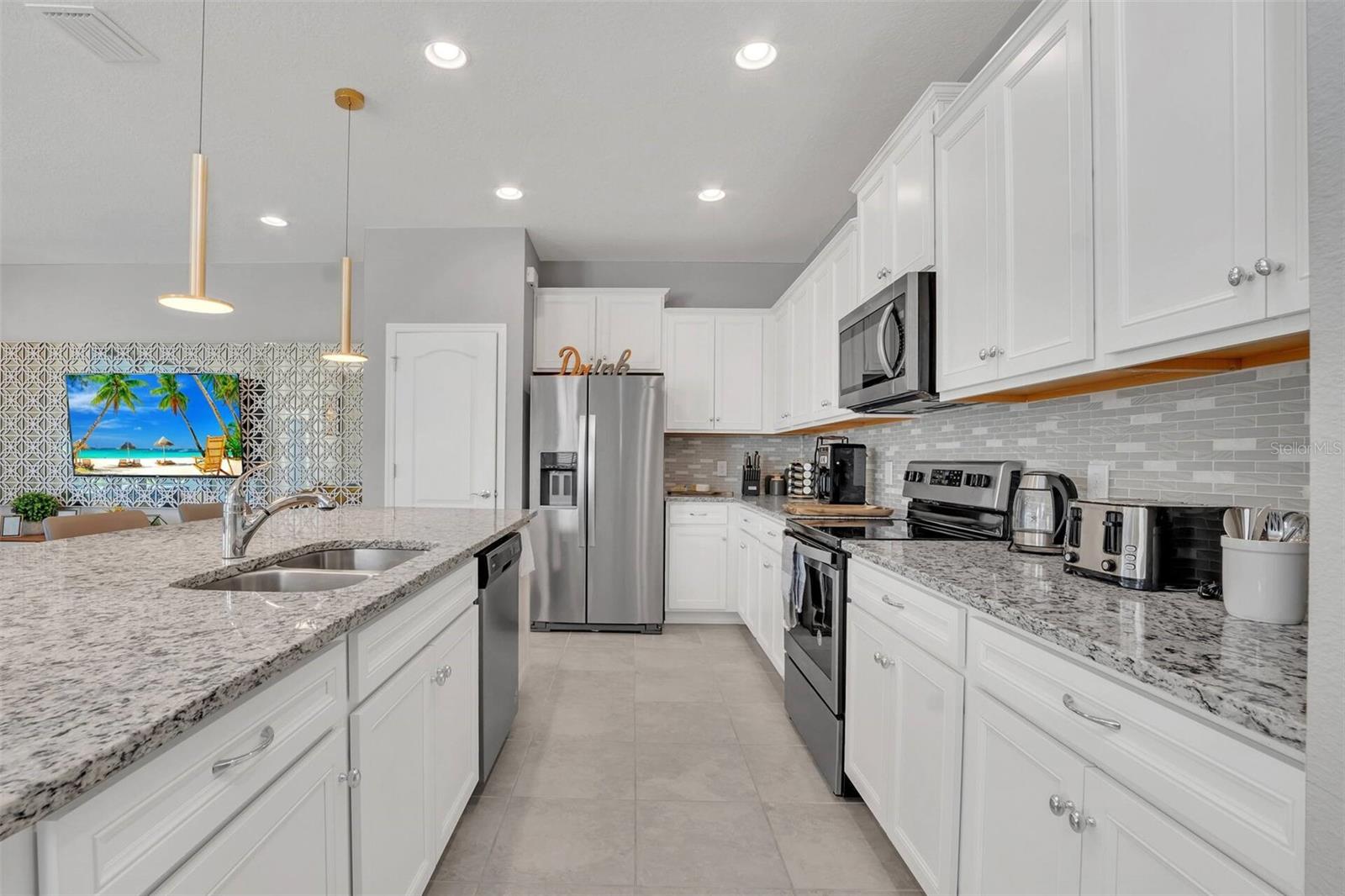 WINDSOR AT WESTSIDE - Residential