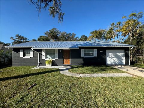 A home in DELAND