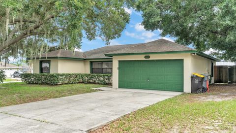 A home in LAKELAND