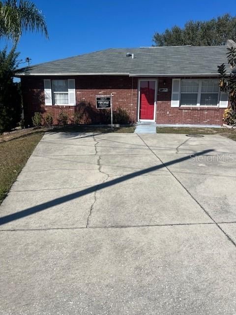 A home in LAKE WALES