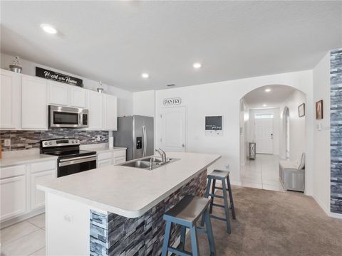 A home in WINTER HAVEN