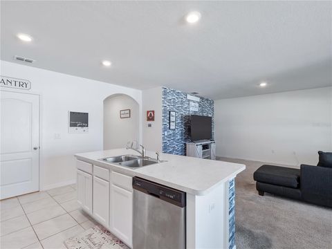 A home in WINTER HAVEN