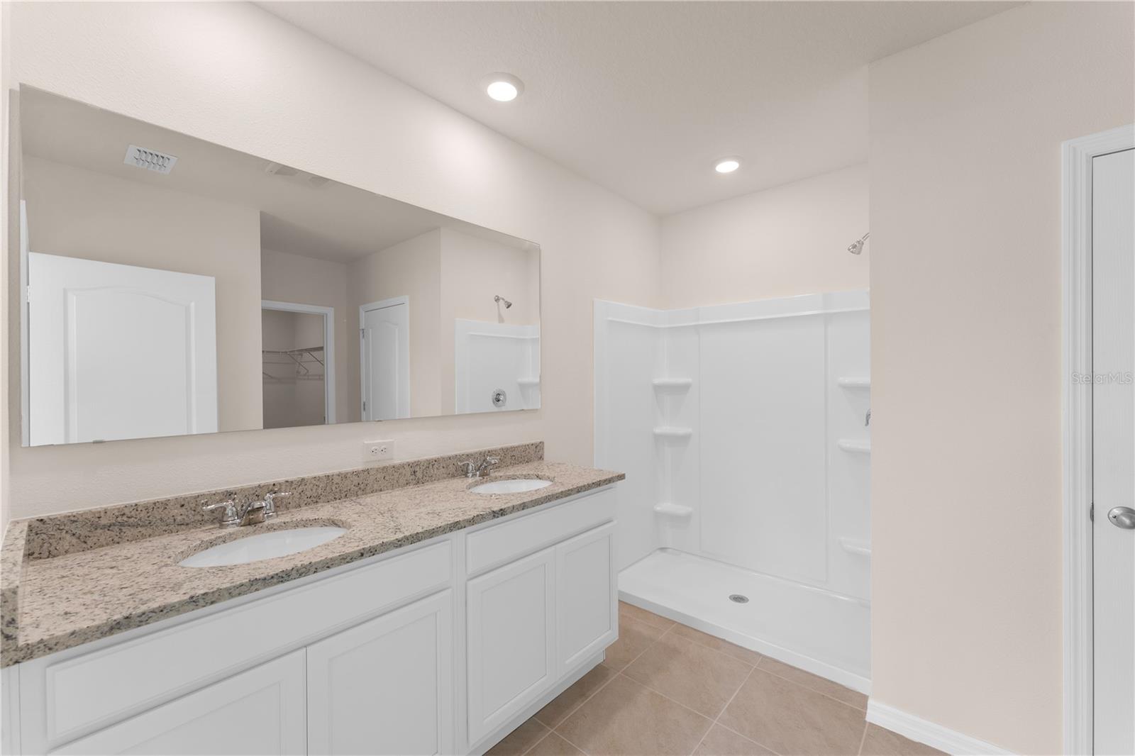 BUENA LAGO - Residential Lease