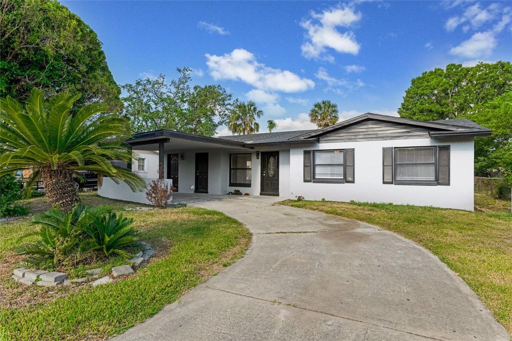 Photo of 916 Kathy Street, Daytona Beach, FL 32114 (MLS # V4943317)