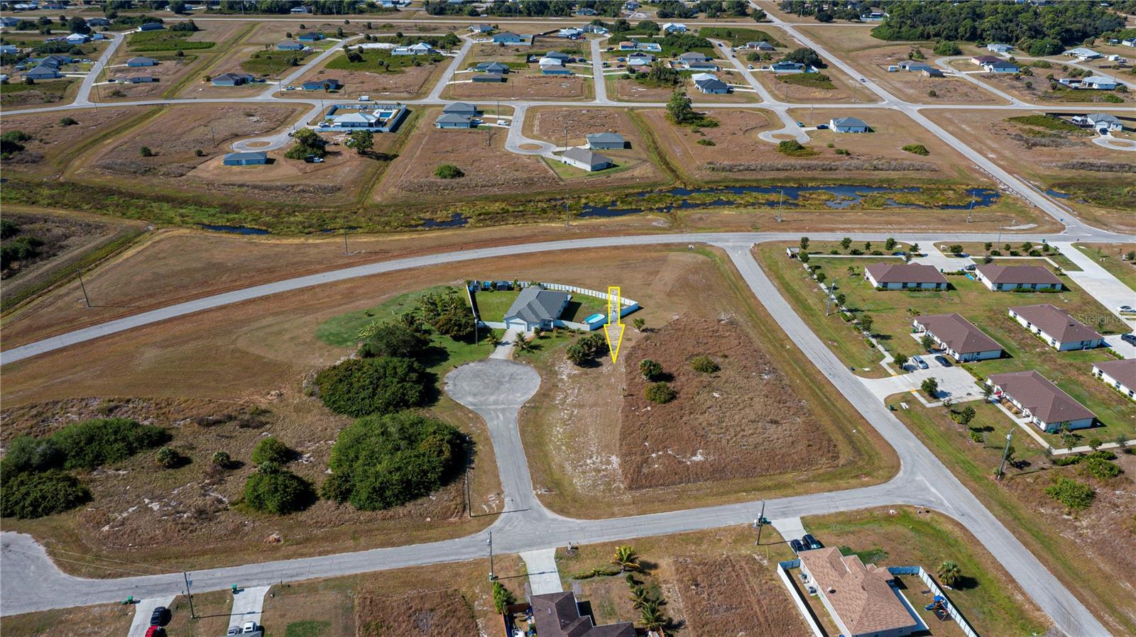 PORT LA BELLE - Land