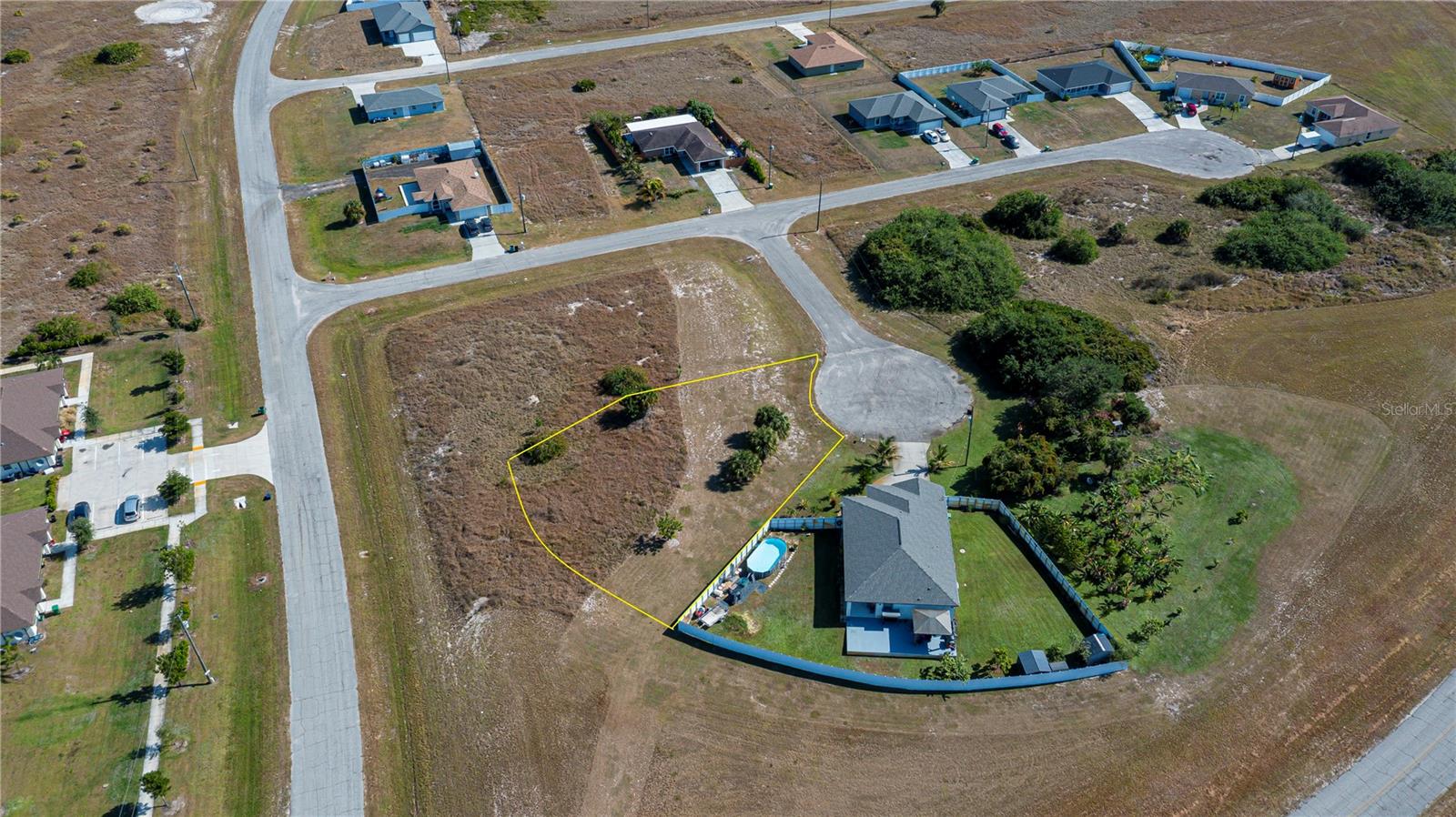 PORT LA BELLE - Land