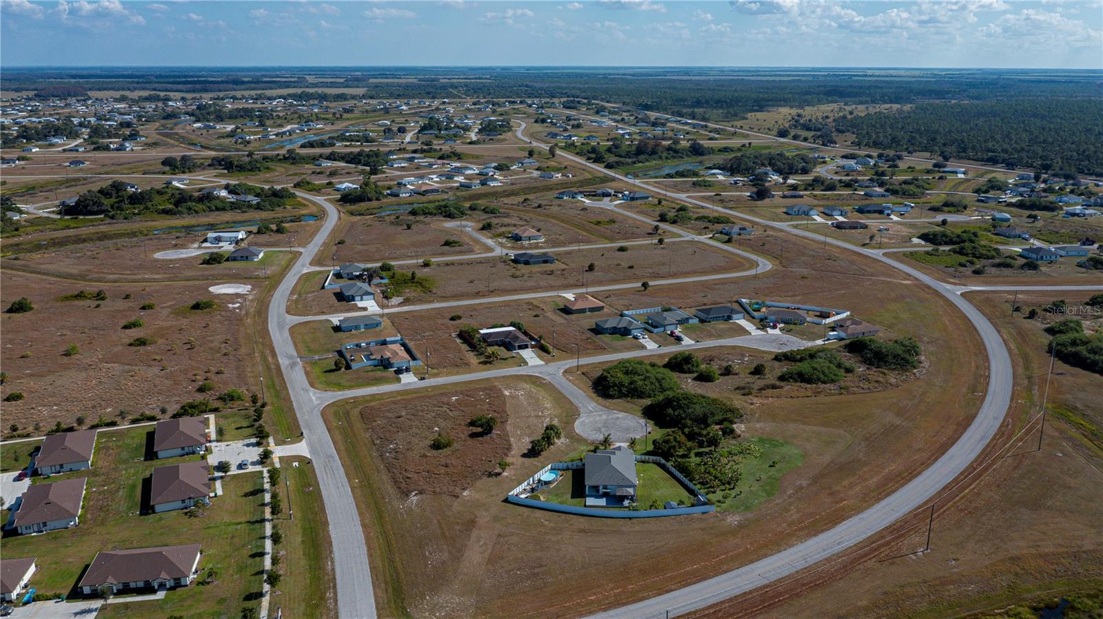 PORT LA BELLE - Land