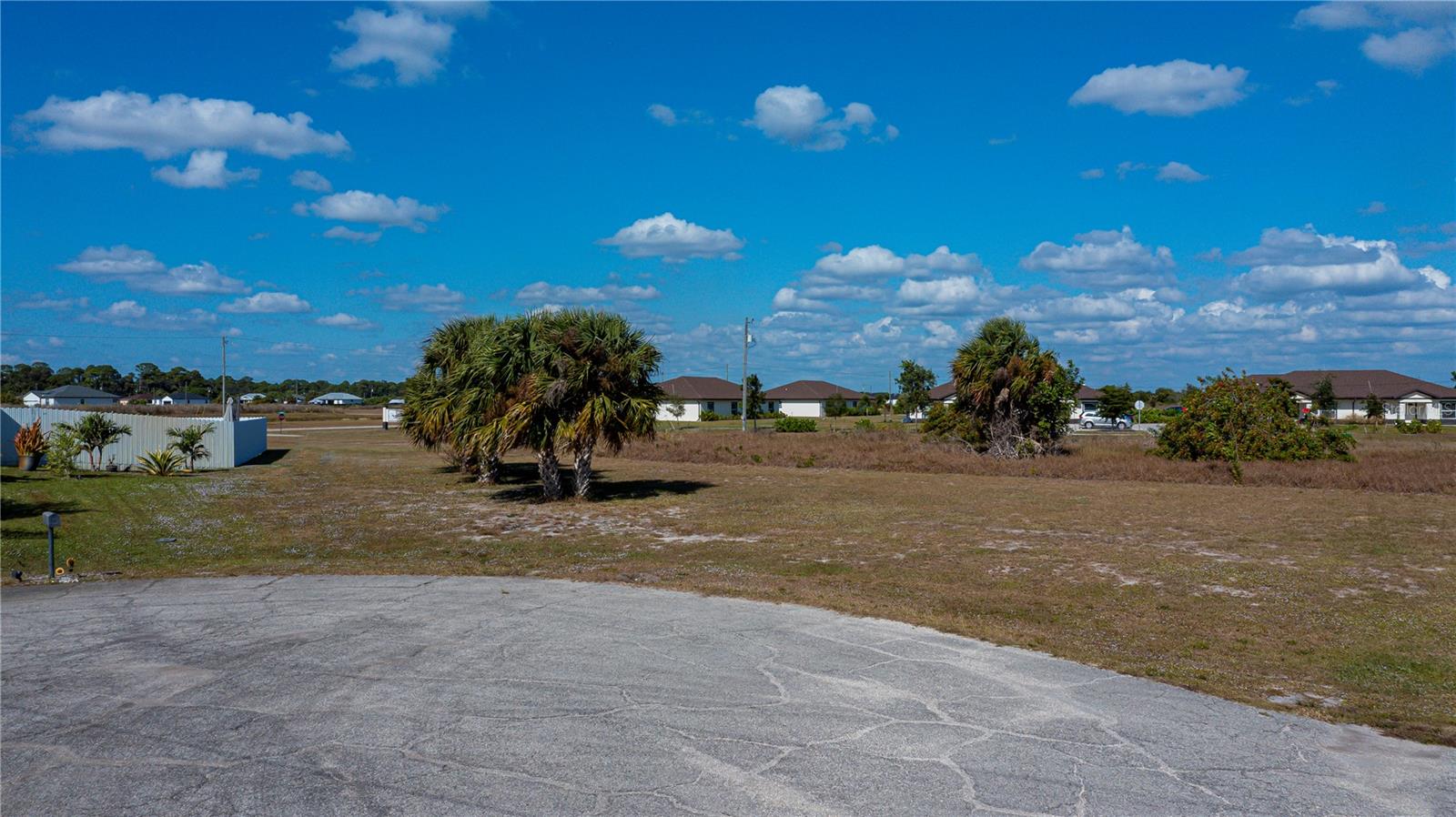 PORT LA BELLE - Land