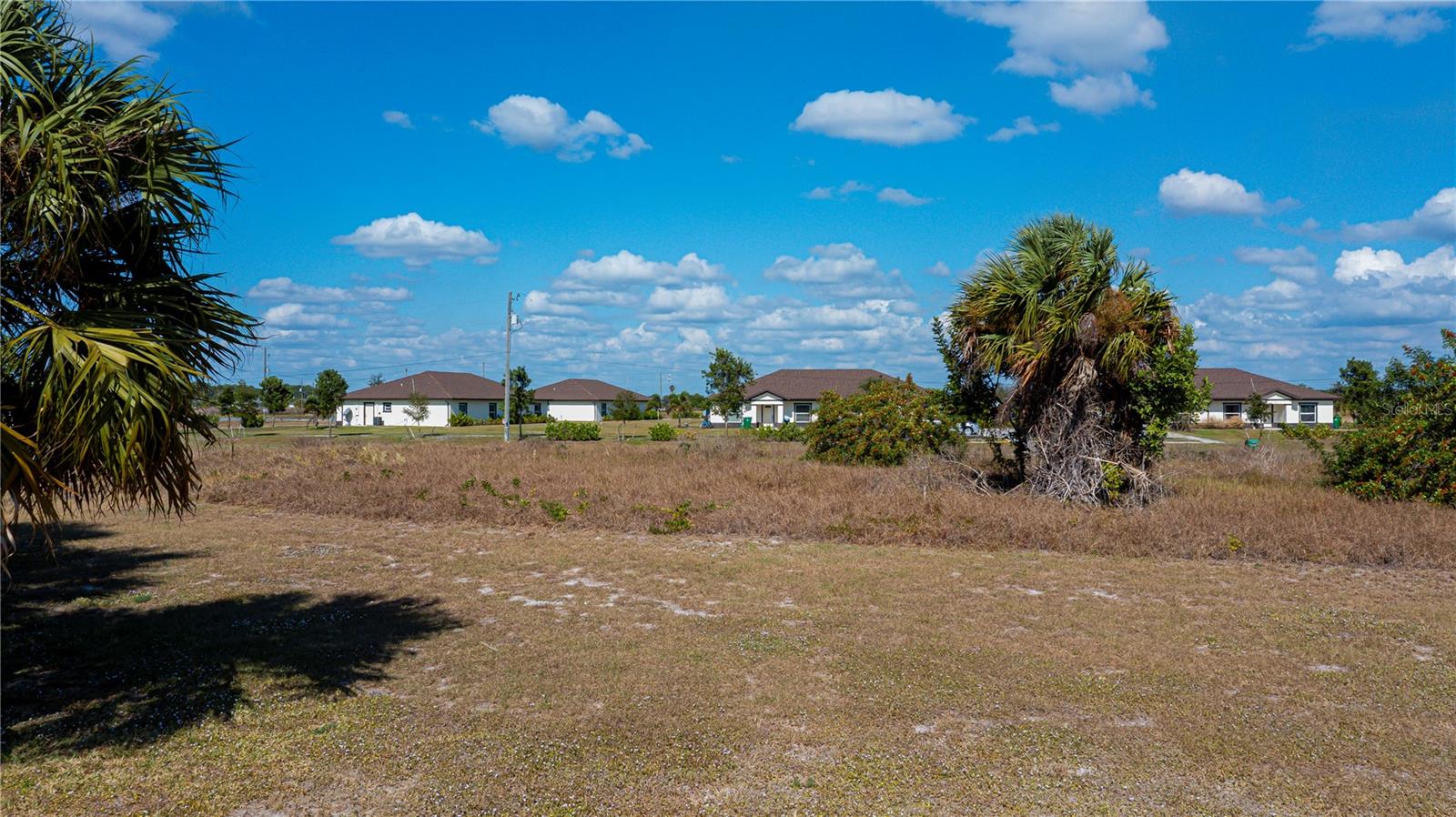 PORT LA BELLE - Land