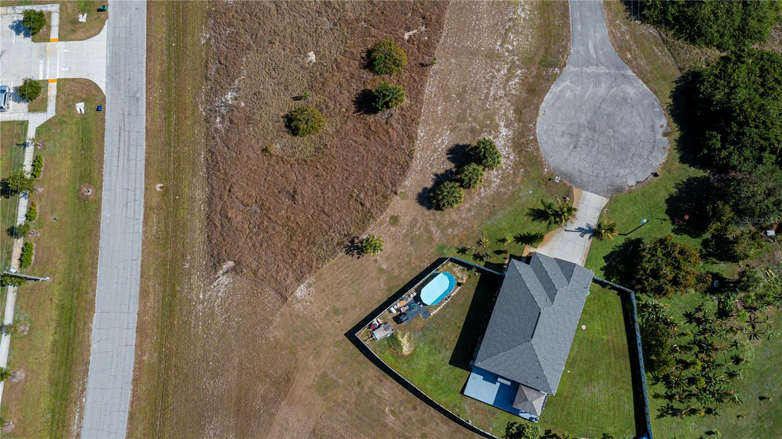 PORT LA BELLE - Land