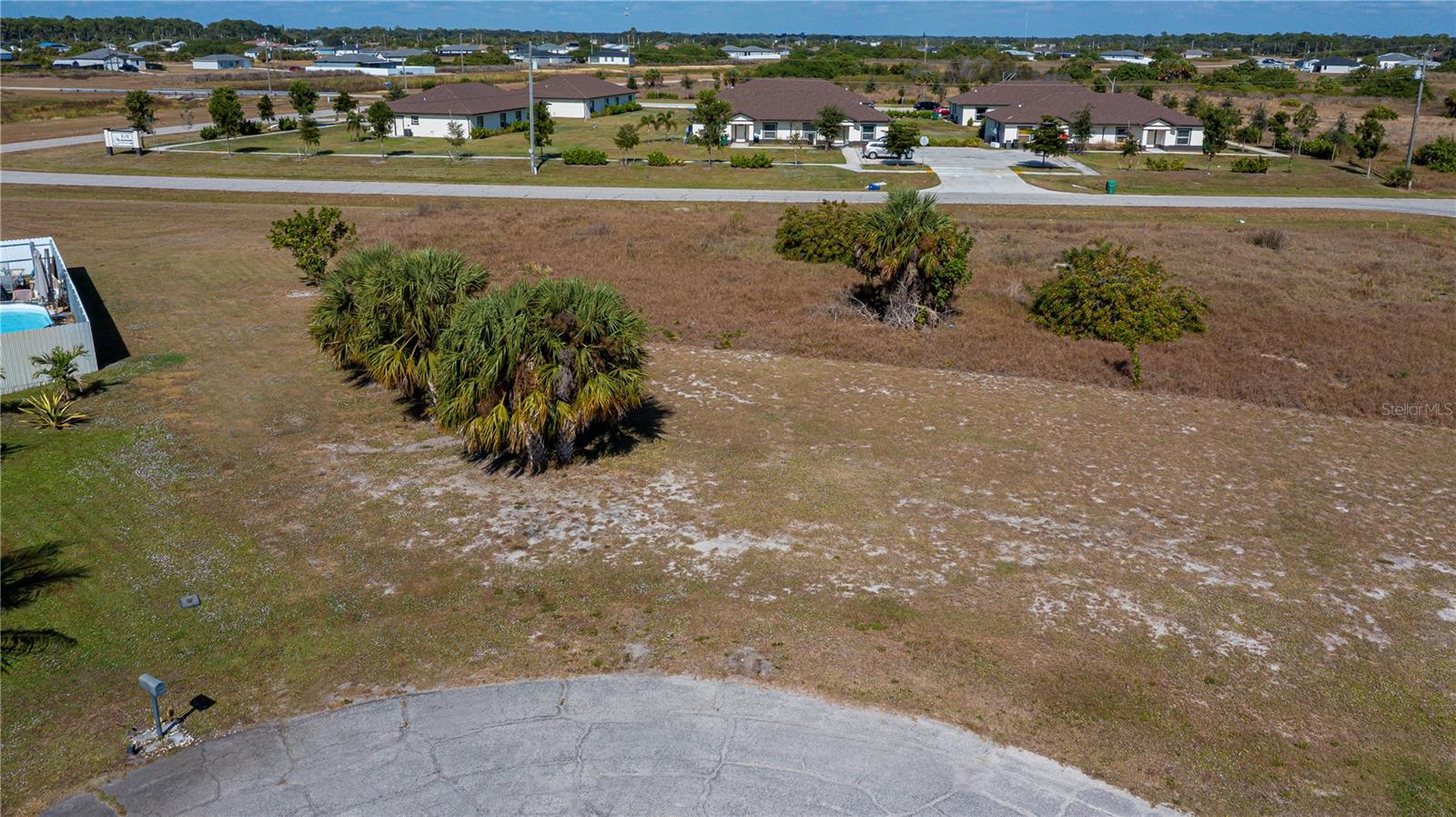 PORT LA BELLE - Land