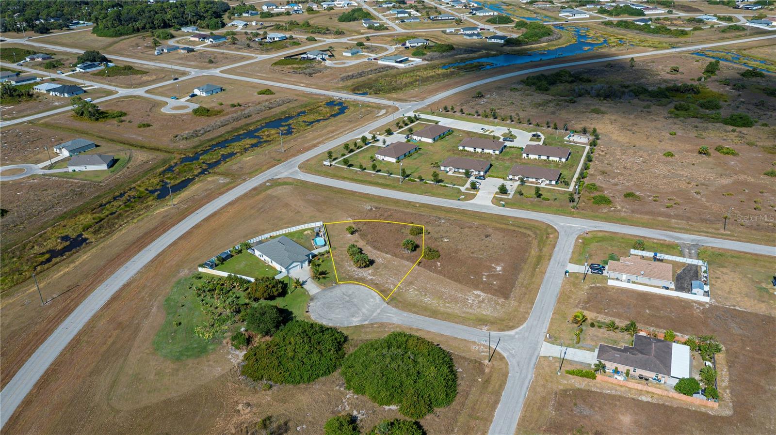 PORT LA BELLE - Land