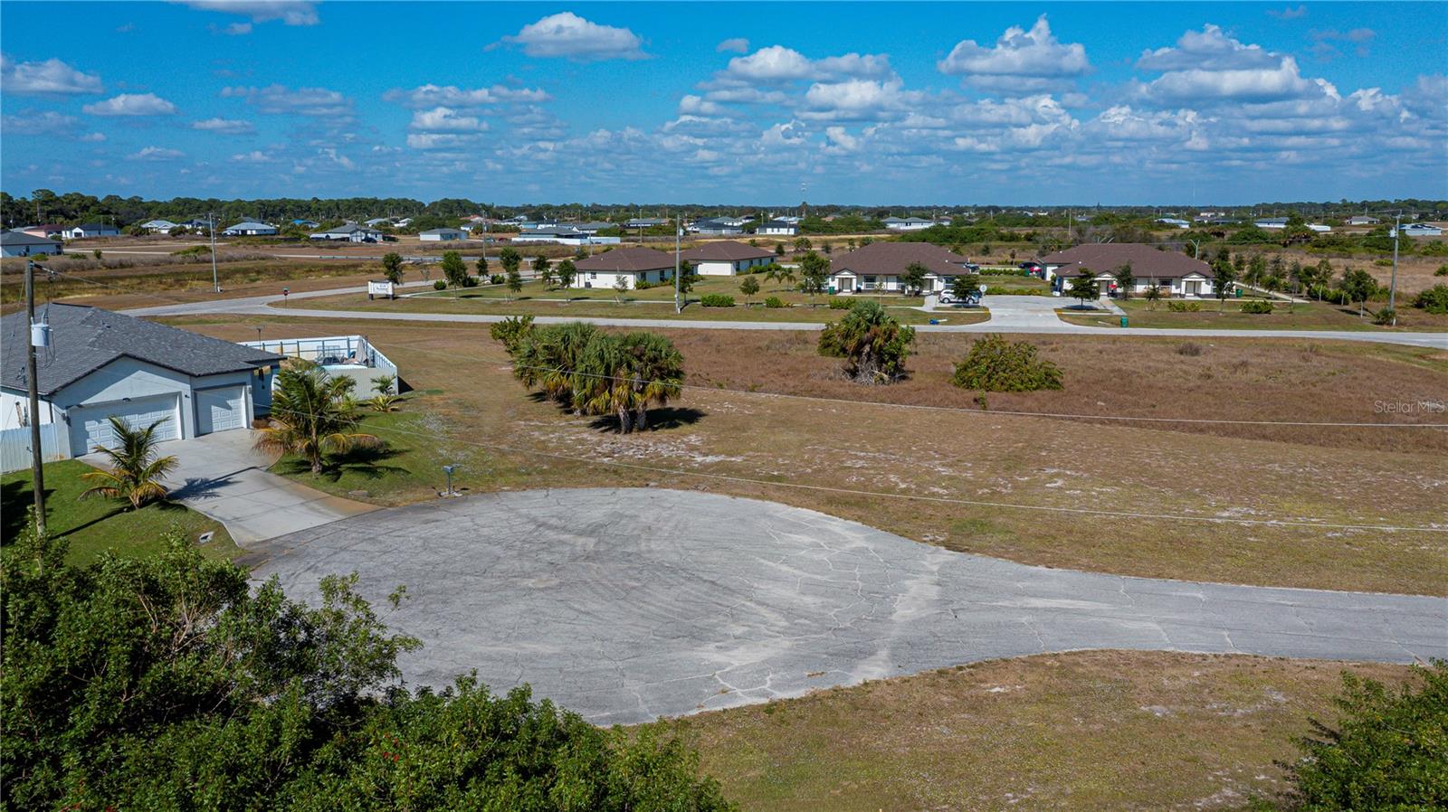 PORT LA BELLE - Land