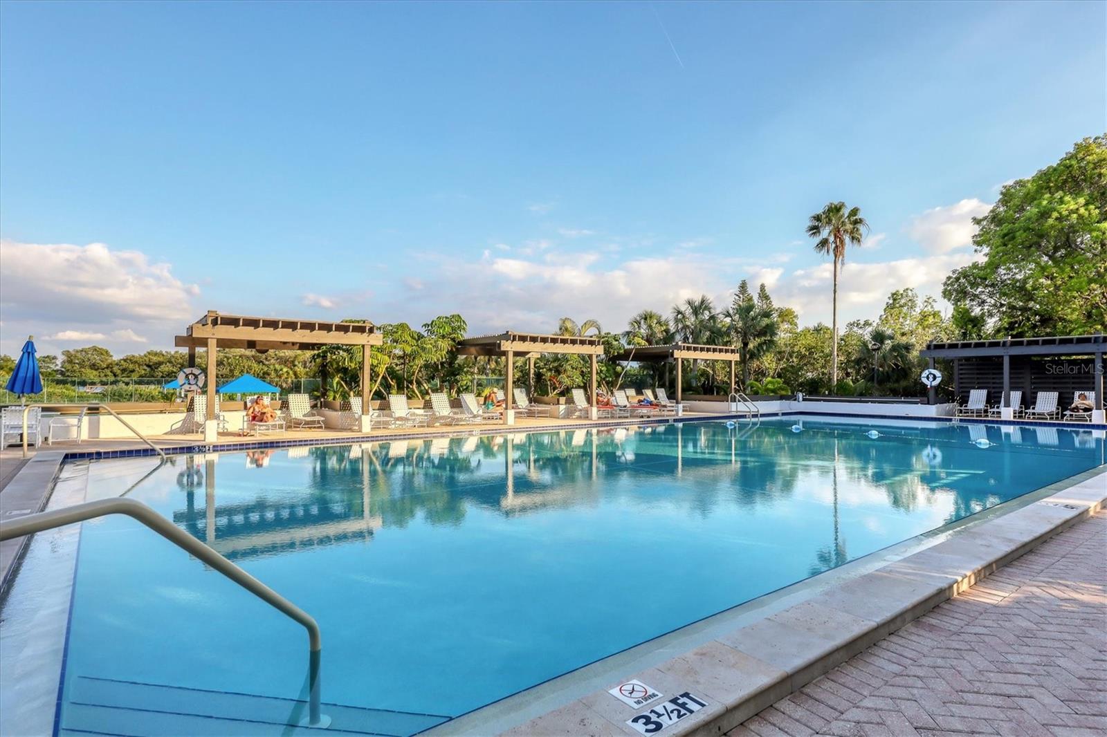 BAYPORT BCH & TEN PH F - Residential