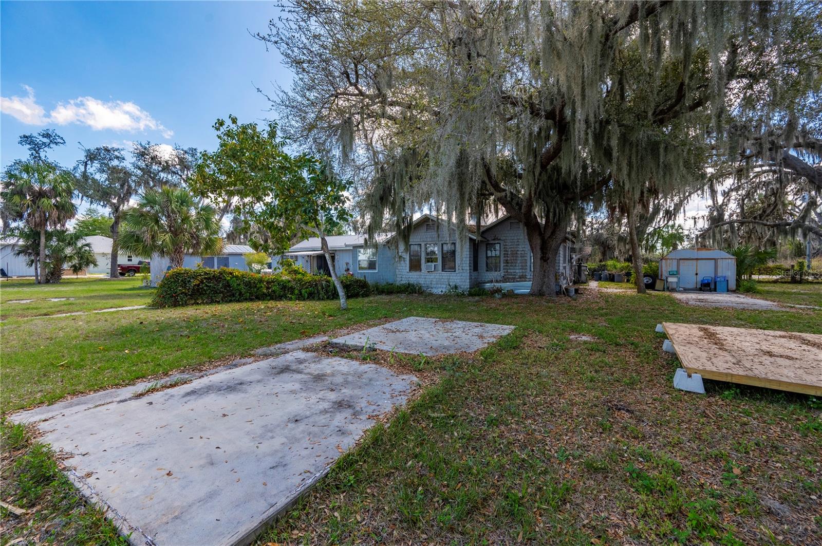 RIVERSIDE PARK - Residential